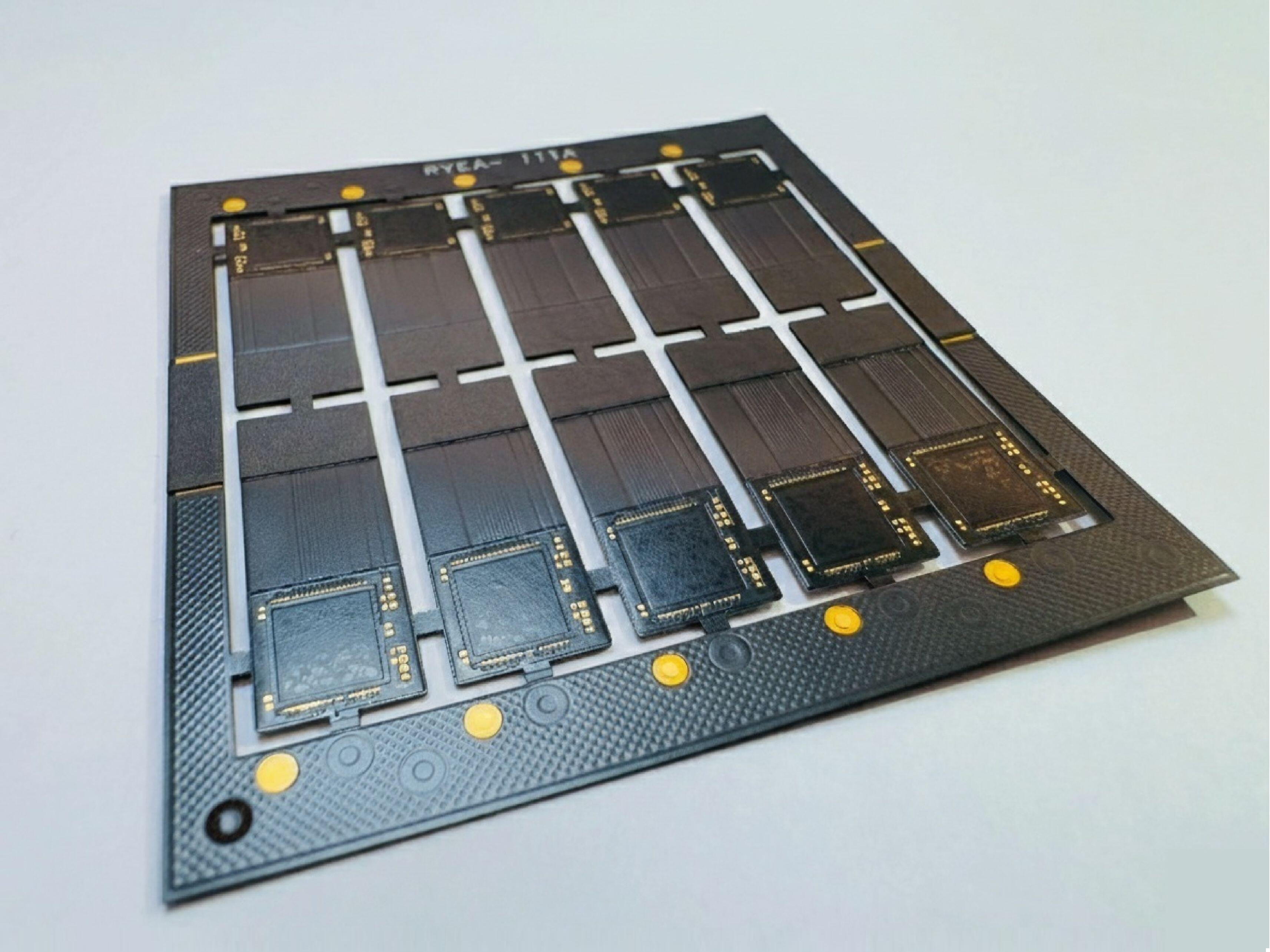 三層軟板 FPC 鏡頭模組面板，高密度電路設計與批量生產排版，適用於精密光學及穿戴裝置